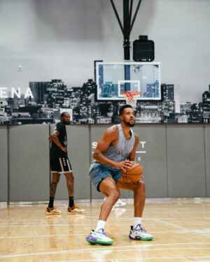 CJ McCollum Instagram - Target practice with a legend. Been about 7 years since we got a workout in together 7. Appreciate the work brotha and glad to see you still training like it’s pre draft 🤝. The left hand Hesi pull up trey is a shot I stole a long time ago. Been about a decade. A lot has changed since we first met @cbrickley603 . Glad to see everything going well for you. The work is undefeated 🤝 
📷/ @nextsubject