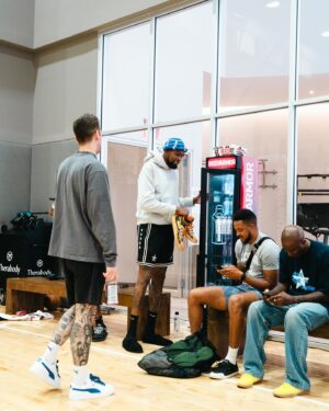 CJ McCollum Instagram - Target practice with a legend. Been about 7 years since we got a workout in together 7. Appreciate the work brotha and glad to see you still training like it’s pre draft 🤝. The left hand Hesi pull up trey is a shot I stole a long time ago. Been about a decade. A lot has changed since we first met @cbrickley603 . Glad to see everything going well for you. The work is undefeated 🤝 
📷/ @nextsubject