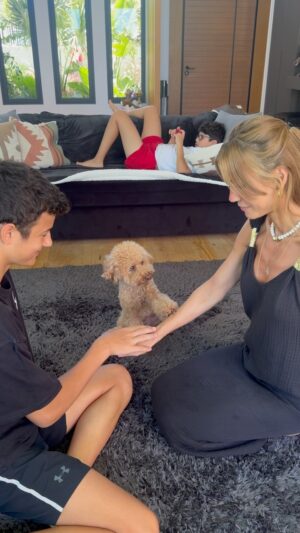 Çağla Şıkel Instagram - Deliriyorum güzelliğine  tarçın…

#challenge 
#allahandsondeck 
#allhandsin
#doglove