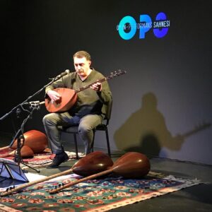 Çağlar Çorumlu Instagram - Sahnemiz @tiyatrops un ilk konserini canım abim @erdalerzincan ın muhteşem  5 bağlama konseriyle gerçekleştirdik.inanılmazdı.ve sonra bu unutulmaz geceye,o güzel sesiyle,güzel gönlüyle @mercanerzincan dahil oldu.onlar hep çalıp söyleseler,biz de dinlesek.sahnemizin ilk konserinde,tiyatromuzun açılışının 20. gününde,babamın 67. doğum gününde;desteğiniz,dostluğunuz,gülenyüzünüz ,verdiğiniz cesaret  ve yaşattığınız bütün duygular için çooook teşekkür ederim.iyi ki varsınız .sevgi,dostluk ve muhabbet ile🙏❤️🌹😘