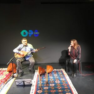 Çağlar Çorumlu Instagram - Sahnemiz @tiyatrops un ilk konserini canım abim @erdalerzincan ın muhteşem  5 bağlama konseriyle gerçekleştirdik.inanılmazdı.ve sonra bu unutulmaz geceye,o güzel sesiyle,güzel gönlüyle @mercanerzincan dahil oldu.onlar hep çalıp söyleseler,biz de dinlesek.sahnemizin ilk konserinde,tiyatromuzun açılışının 20. gününde,babamın 67. doğum gününde;desteğiniz,dostluğunuz,gülenyüzünüz ,verdiğiniz cesaret  ve yaşattığınız bütün duygular için çooook teşekkür ederim.iyi ki varsınız .sevgi,dostluk ve muhabbet ile🙏❤️🌹😘