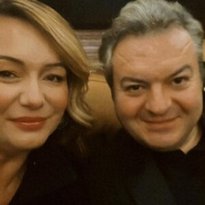 Çağlar Çorumlu Instagram - Beni 3. defa bu ödüle layık gören siz seyircilerimize ve altın kelebek jürisine, aileme, Ayak İşleri ekibine, canım arkadaşım ve menajerim @rendaguner e @canerozyurtlu ya @guvenyadamurat a tekrar çok teşekkür ederim. Sevgilerimle…  #PanteneAltınKelebek