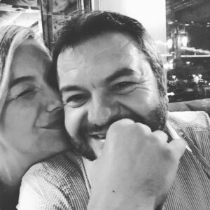 Çağlar Çorumlu Instagram - Nice yıllarımız olsun sağlıkla, oğluşumuzla 🙏🏻❤️ #evlilikyıldönümü #6yıl