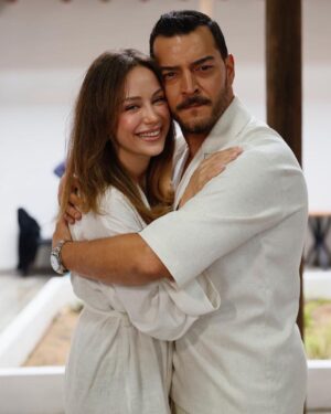 Çağrı Şensoy Instagram - Buralar biraz dolacak.
@hakanakmanwedding 
@noneedname.store