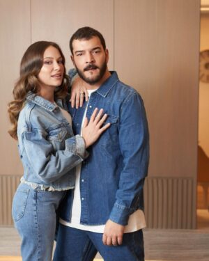 Çağrı Şensoy Instagram - @moodboardmagcom
@busearsslan & @cagrisensoy

Fotoğraf : Nadir Özkan @nadirozkan 
Styling : Akın Özışık @hellooakin / Ata Güre @atagurestyling
Makyaj - Saç : Esra Aydın @makeupbyesraydin
Röportaj : Akın Özışık @hellooakin 
Pr : Çağla Gül Saraç @caglagulsarac
Pr Asistanı : Zehra Betül Türker @betullturkerr
Mekan : Sheraton İstanbul City Center @sheratonistanbulcitycenter
Özel Teşekkür Cansu Yalçınkaya @cansuyalcinkaya
