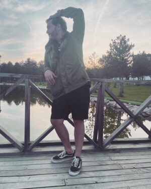Çağrı Şensoy Instagram - Kurbağalara bakmaktan geliyorum…