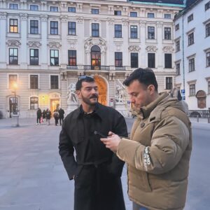 Çağrı Şensoy Instagram - Tour de Vienna with @siyahbeyazverenkli