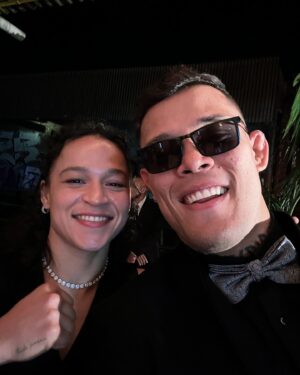 Caio Borralho Instagram - Era uma vez um menino que saiu do Maranhão aos 21 anos pra viver do esporte e realizar seu sonho. Ele se inspirou em muita gente, mas um deles era um cara com o apelido de Aranha. 10 anos depois (com o menino já vivendo seu sonho) esse menino estava (pela primeira vez) na última luta do Aranha no Brasil…e o Aranha passando o viu, apontou pra ele e disse: PARABÉNS PELO TRABALHO, e deu um abraço e tirou foto com ele. 

Esse menino, óbvio q vcs sabem q sou eu…só falei assim pra ficar mais dramático um pouco hahahaha MAS ESSA CENA NÃO ESQUEÇO NUNCA MAIS NA MINHA VIDA.

@spiderandersonsilva PODE TER CERTEZA QUE VOU CONTINUAR TRABALHANDO MUITO PRA OUVIR ISSO OUTRAS VEZES DE VOCÊ! Obrigado por me inspirar! E se me der a chance de fzr um treino juntos, agarro com unhas e dentes!

@kalylsilva parabéns pela vitoria
@mcdaniell essa semana nosso treinão sai
@beatrizferreira60kg @rafaelasilvaa obrigado por serem referência no esporte brasileiro e inspirar tanta gente
@whinderssonnunes você é foda! Inspiração pra todo o Nordeste! E com orgulho!
@nogcaio o brabo das letras e do flow! Faz parecer fácil…excelência em tudo q faz! Obrigado por isso…porque isso inspira.

@spaten_br PARABÉNS PELO EVENTASSO! VAMOS PRA MUITOS OUTROS COM CERTEZA!