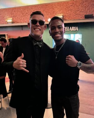 Caio Borralho Instagram - Era uma vez um menino que saiu do Maranhão aos 21 anos pra viver do esporte e realizar seu sonho. Ele se inspirou em muita gente, mas um deles era um cara com o apelido de Aranha. 10 anos depois (com o menino já vivendo seu sonho) esse menino estava (pela primeira vez) na última luta do Aranha no Brasil…e o Aranha passando o viu, apontou pra ele e disse: PARABÉNS PELO TRABALHO, e deu um abraço e tirou foto com ele. 

Esse menino, óbvio q vcs sabem q sou eu…só falei assim pra ficar mais dramático um pouco hahahaha MAS ESSA CENA NÃO ESQUEÇO NUNCA MAIS NA MINHA VIDA.

@spiderandersonsilva PODE TER CERTEZA QUE VOU CONTINUAR TRABALHANDO MUITO PRA OUVIR ISSO OUTRAS VEZES DE VOCÊ! Obrigado por me inspirar! E se me der a chance de fzr um treino juntos, agarro com unhas e dentes!

@kalylsilva parabéns pela vitoria
@mcdaniell essa semana nosso treinão sai
@beatrizferreira60kg @rafaelasilvaa obrigado por serem referência no esporte brasileiro e inspirar tanta gente
@whinderssonnunes você é foda! Inspiração pra todo o Nordeste! E com orgulho!
@nogcaio o brabo das letras e do flow! Faz parecer fácil…excelência em tudo q faz! Obrigado por isso…porque isso inspira.

@spaten_br PARABÉNS PELO EVENTASSO! VAMOS PRA MUITOS OUTROS COM CERTEZA!