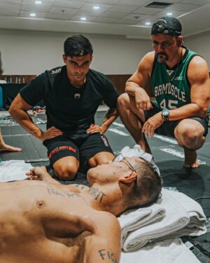 Caio Borralho Instagram - T.B.T 

📈 Muitos lutadores dedicam tempo e esforço desnecessários ao corte. Não me interpretem mal, você precisa perder o peso. E é óbvio que isso é muito importante mas não há prêmios por subir na balança entende?

Perder peso é uma ciência não adianta querer fazer de qualquer jeito, só no UFC trabalho a 06 lutas com o @caioborralho e a cada vez pensamos sempre em melhorar o processo. 
O que isso significa?

Tentamos gastar menos energia com o corte em sí e deixar a cabeça dele mais focada na luta!
🧠Caio é atleta o ano todo, por isso podemos fazer isso!!!