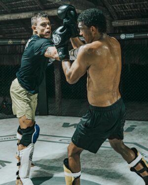 Caio Borralho Instagram - APAIXONADO PELO PROCESSO! 🔥
Esse foi o último treino forte e focado na luta durante a Fight Week! 

E la no YouTube tem uma série de vídeos com todos esses dias! Já foi lá assistir? O link tá na bio.

📸 @caioaflorentino