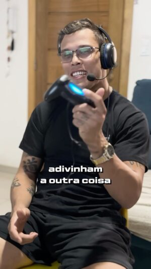 Caio Borralho Instagram - Neste Dia do Orgulho Nerd, o @CaioBorralho mostrou um pouco do que o torna o principal nerd do UFC! 🤓

Quem aí também curte o universo geek e o mundo do MMA? 💪

#DiaDoOrgulhoNerd #UFC
