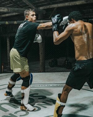 Caio Borralho Instagram - APAIXONADO PELO PROCESSO! 🔥
Esse foi o último treino forte e focado na luta durante a Fight Week! 

E la no YouTube tem uma série de vídeos com todos esses dias! Já foi lá assistir? O link tá na bio.

📸 @caioaflorentino