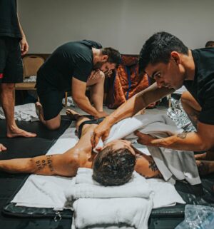 Caio Borralho Instagram - Agradecer sempre a quem anda do meu lado! 
Obrigado especial pra todas essas pessoas que fizeram parte do meu camp e a todas que também não estão nas fotos! Sem vocês nada disso seria tão bom quanto é! 
É sempre melhor sonhar junto com quem sonha com a gente! 
@fightingnerds