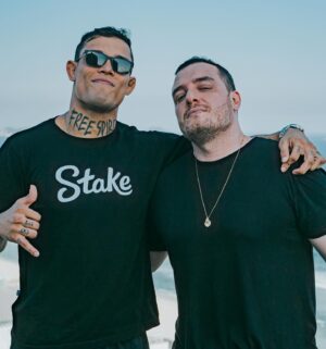 Caio Borralho Instagram - Agradecer sempre a quem anda do meu lado! 
Obrigado especial pra todas essas pessoas que fizeram parte do meu camp e a todas que também não estão nas fotos! Sem vocês nada disso seria tão bom quanto é! 
É sempre melhor sonhar junto com quem sonha com a gente! 
@fightingnerds