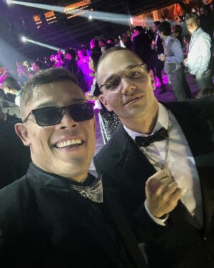 Caio Borralho Instagram - Era uma vez um menino que saiu do Maranhão aos 21 anos pra viver do esporte e realizar seu sonho. Ele se inspirou em muita gente, mas um deles era um cara com o apelido de Aranha. 10 anos depois (com o menino já vivendo seu sonho) esse menino estava (pela primeira vez) na última luta do Aranha no Brasil…e o Aranha passando o viu, apontou pra ele e disse: PARABÉNS PELO TRABALHO, e deu um abraço e tirou foto com ele. 

Esse menino, óbvio q vcs sabem q sou eu…só falei assim pra ficar mais dramático um pouco hahahaha MAS ESSA CENA NÃO ESQUEÇO NUNCA MAIS NA MINHA VIDA.

@spiderandersonsilva PODE TER CERTEZA QUE VOU CONTINUAR TRABALHANDO MUITO PRA OUVIR ISSO OUTRAS VEZES DE VOCÊ! Obrigado por me inspirar! E se me der a chance de fzr um treino juntos, agarro com unhas e dentes!

@kalylsilva parabéns pela vitoria
@mcdaniell essa semana nosso treinão sai
@beatrizferreira60kg @rafaelasilvaa obrigado por serem referência no esporte brasileiro e inspirar tanta gente
@whinderssonnunes você é foda! Inspiração pra todo o Nordeste! E com orgulho!
@nogcaio o brabo das letras e do flow! Faz parecer fácil…excelência em tudo q faz! Obrigado por isso…porque isso inspira.

@spaten_br PARABÉNS PELO EVENTASSO! VAMOS PRA MUITOS OUTROS COM CERTEZA!