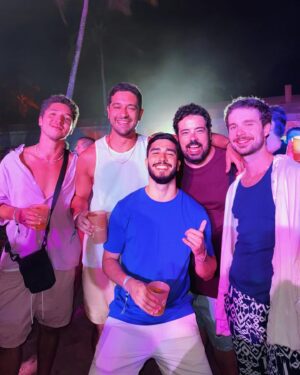 Caíque Nogueira Instagram - celebrando os bons encontros da vida nesse paraíso Alagoas com @reveillonmilsorrisos 🤍