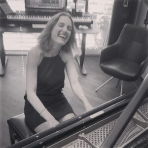 Cait Alexander Instagram - I hope your day was filled with as much joy. 🎶🎼🎵🎹 after 6 years of following each other’s careers & endless artistic support, finally got to meet & jam with @vincentcorver at @steinwayandsons HQ. Vincent, you’re masterful & SO kind. The world can’t wait for what you do next!!!!! (Hint: it’s MAJOR) #music #artists #fun #zurich #losangeles #friends #steinway #joy #happy