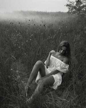 Cait Alexander Instagram - Queen, laced. 📸 with the one & only @samuelengelking #777luckyfish #heavyrainmag #heavyrainmag #hellenemagazine #mundusmag #magazine50mm #expofilm #fantasticportrait
#october #mood #queen #field