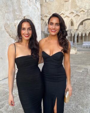 Caitlin Leahy Instagram - Everything you see she owes to...ME! 👯‍♀️