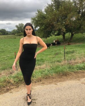 Caitlin Leahy Instagram - I’m utterly lost 🐄