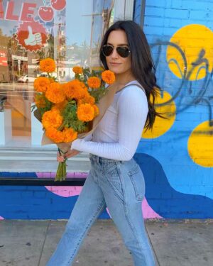 Caitlin Leahy Instagram - Marigold Fields Forever 🍊