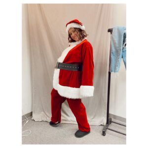 Caitlin McGee Instagram - Without a doubt my favorite way my belly was “disguised” this season… Happy Holidays from the Hayworths! Catch up on @homeeconomicsabc on @hulu