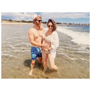 Caitlin McGee Instagram - Not feeling overly patriotic this year, but I will be celebrating the truly insane shit my body is doing, so happy 4th celebrate YOU ⛱