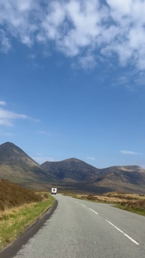 Caitlin O'Ryan Instagram - Skye’s the limit 🏴󠁧󠁢󠁳󠁣󠁴󠁿✨
•
#roadtrip #scotland #skye #glencoe