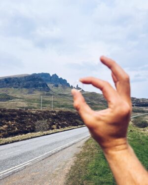 Caitlin O'Ryan Instagram - Skye fell in love pt. 1 ♥️🏴󠁧󠁢󠁳󠁣󠁴󠁿🧚 (New friends are the best friends)