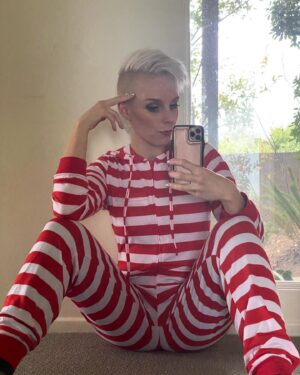 Caitlin V Instagram - Merry Christmas ya filthy animals 💋✨🎄🫶🏼❤️⭐️🥹