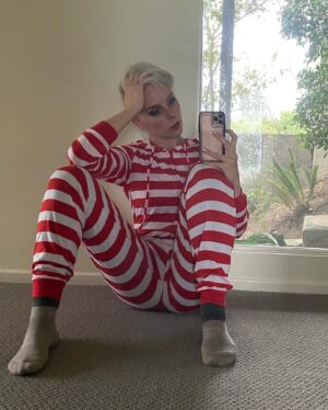 Caitlin V Instagram - Merry Christmas ya filthy animals 💋✨🎄🫶🏼❤️⭐️🥹