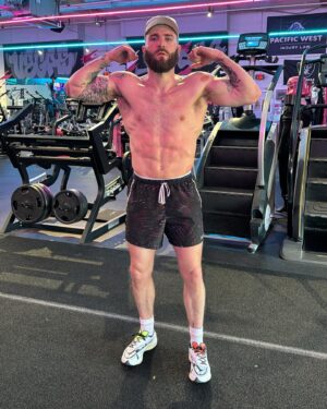 Caleb Plant Instagram - Life thought it could keep me at the bottom but I had my mind made up