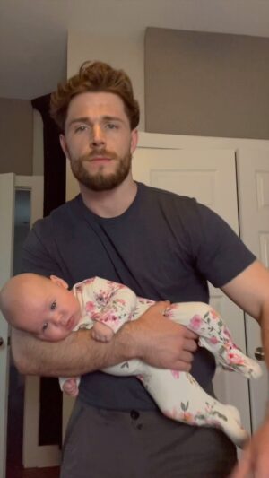 Callum Kerr Instagram - Her lil smile at the end 🥰 - No Reason To Leave… who can relate? #scottish #countrymusic #babydaddy