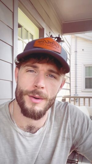 Callum Kerr Instagram - Lil iced coffee morning update 🙏🏼 #goneagain #country #scottish #presave