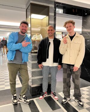 Callum McGinley Instagram - 🌟no•two•ways are in @harrods🌟
been manifesting this shit for a long time, it’s finally happened!!!! thank you @theeditldn for believing in @notwoways 😭😭

head to ‘The Edit LDN’ second floor in Harrods Knightsbridge, London. 

- thanks for coming along @ksi and @calfreezy 💛💛