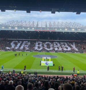 Calum Best Instagram - A lovely tribute to Sir Bobby @manchesterunited 

Poor result but great meeting with these gents @kenneth_shepherd2 & @scottmatchmaker talking LA Aztecs 

New Whistles is a beaut @rn_tailoring thank you 🤝