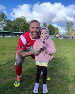 Calum Best Instagram - Another class day out with @sellebrity_uk at @officialkltownfc raising Monday and awarness for @ambersarmycio 🤝❤️