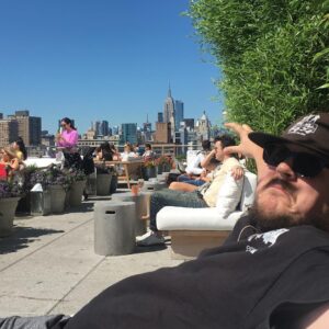 Cameron Britton Instagram - My friends are mean as they promise I’m pinching the Empire State Building. #matthewluret #bittotheleft #righthere #friendsarethebest