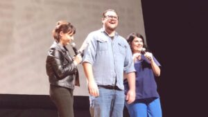 Cameron Britton Instagram - That’s my face when I’m looking at 7,000 people cheering for @myfavoritemurder. What a Halloween experience. This podcast fad is really taking off! #fuckyes #myfavoritemurder #netflix #mindhunter #halloween #microsofttheater
