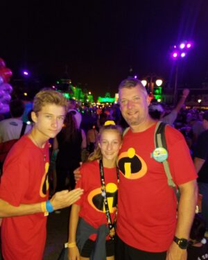 Cameron Brodeur Instagram - Throwback to two years ago today when we spent Thanksgiving with the Mouse himself! Happy Thanksgiving to my Canadian friends and family🇨🇦 #thanksgiving #disney