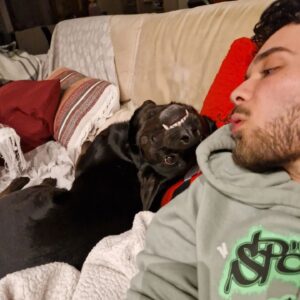 Cameron Ocasio Instagram - A te, al tuo primo Natale italiano e al merry Christian-merry crysler, alla "straccitella" che ti ha fatto venire mal di pancia, alle risate, ai litigi, ai ritardi e al "te l'avevo detto che saremmo comunque arrivati in tempo". All'acqua che mi andavi a prendere all'una di notte perché ero pigra per alzarmi dal letto, ai viaggi, all'incoraggiamento prima di un esame. Al vuoto rimasto quando hai fatto la valigia e al disordine in camera che mi mancherà.