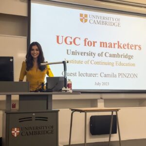 Camila Pinzón Instagram - Being an university lecturer at the University of Cambridge was an unforgettable experience, specially as one of my long term goals is to become a part time university teacher in order to share all my marketing knowledge with the younger generations 👩🏻‍🏫 What a better way to start building this dream than by being a guest lecturer at this historical British university 🤗 
-
Ser profesora invitada en la universidad de Cambridge fue una experiencia inolvidable, ya que uno de mis objetivos a largo plazo es ser profesora de universidad con el fin de transmitir mi conocimiento en mercadeo con las próximas generaciones 👩🏻‍🏫 Que mejor manera de comenzar a construir este sueño que dictar una clase en esta histórica universidad inglesa 🤗
-
-
-
-
#missworld #missmundo #cambridge #universityofcambridge #beautywithapurpose