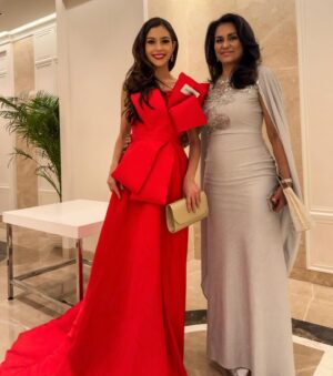 Camila Pinzón Instagram - A night with a purpose 💚 Tonight was all about celebrating beauty with a purpose and the humanitarian projects of all of the Miss World sisters. A special moment tonight as well as I had the honour to meet lady Wilnelia Merced our previous Miss World and an inspiration for all of us @wilneliaforsyth . Deeply grateful for these unforgettable moments 💛
-
Dress: @fernando_marinm 
For all the latest news follow @missworld official instagram
#missworld
#missworld71
#71mw
#india
#beautywithapurpose #bwap
-

Miss World Colombia - @missmundocolombia
 
My Team:
 @aldopeluqueria @salerm_cosmetics_co @clubbodytech @lasergioemprende @sergioyalexandraradaoficial @dra.alexandrarada @redmastv @melodiastereobogota @doubletree_byhilton @fabianchacone @cstoficial @drcesartobar @dradrianalabrador @clinicalafont @museointernacionalesmeralda @official_andreaventuroli @fernando_marinm