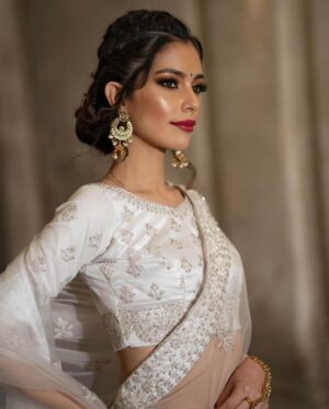 Camila Pinzón Instagram - Good morning India 🇮🇳 Rehearsal day today, we will start preparing a lovely show for you ✨
-
Buenos dias India 🇮🇳 Dia de ensayos hoy, empezamos a preparar el show para ustedes ✨
Make up and hair: @tharani_paris_mua 
Dress: @vyas_couture 
Photo: @filmakerparis 
-
-
-
For all the latest news follow @missworld official instagram
#missworld
#missworld71
#71mw
#india
#beautywithapurpose #bwap
-

Miss World Colombia - @missmundocolombia
 
My Team:
 @aldopeluqueria @salerm_cosmetics_co @clubbodytech @lasergioemprende @sergioyalexandraradaoficial @dra.alexandrarada @redmastv @melodiastereobogota @doubletree_byhilton @fabianchacone @cstoficial @drcesartobar @dradrianalabrador @clinicalafont @museointernacionalesmeralda @official_andreaventuroli @fernando_marinm