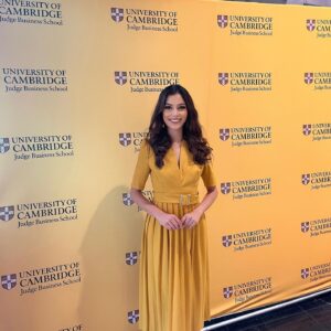Camila Pinzón Instagram - Being an university lecturer at the University of Cambridge was an unforgettable experience, specially as one of my long term goals is to become a part time university teacher in order to share all my marketing knowledge with the younger generations 👩🏻‍🏫 What a better way to start building this dream than by being a guest lecturer at this historical British university 🤗 
-
Ser profesora invitada en la universidad de Cambridge fue una experiencia inolvidable, ya que uno de mis objetivos a largo plazo es ser profesora de universidad con el fin de transmitir mi conocimiento en mercadeo con las próximas generaciones 👩🏻‍🏫 Que mejor manera de comenzar a construir este sueño que dictar una clase en esta histórica universidad inglesa 🤗
-
-
-
-
#missworld #missmundo #cambridge #universityofcambridge #beautywithapurpose