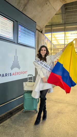 Camila Pinzón Instagram - En route for the 71st Miss World festival 🇮🇳🌟.
-
Dress: @pierrecardin 
Luggage: @lipaultparis_official 
Make up: @tharani_paris_mua 
-
For all the latest news follow @missworld official instagram
#missworld
#missworld71
#71mw
#india
#beautywithapurpose #bwap