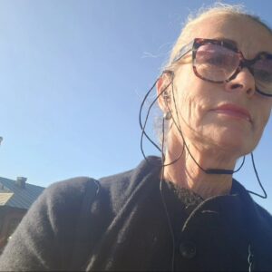 Camilla Thulin Instagram - Stockholm/Karlsborg t/r 24h. Sällskapade maken till vackra #karlsborg för promenera kring #vättern och #götakanal en ljuvlig sommarstad. Maken besökte #karlsborgsregemente och Musse och jag promenerade runt i den ljuva grönskan. Karlsborg, väl värt en omväg!
