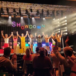 Camilla Thulin Instagram - På nya äventyr i #Berlin #middag på klassiska @hackescherhofberlin #hackescherhof och förrställning på cabaretteater @chamtheater #chamäleon med föreställningen Showdown av #nycirkus #newcircus gruppen Upswing @upswingaerial från #england #tack för en fin kväll #tyskland #deutchland #germany