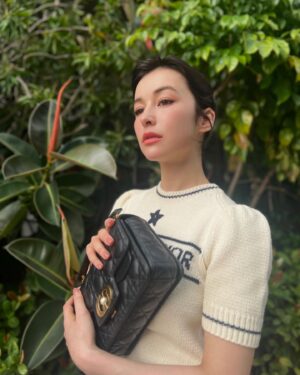 Camille Chalons Instagram - Dior Diamond Towers 期間限定店
時間：即日起至 5 月 1 日
地點：Diamond Towers 百貨一館 1 樓

@dior #diorss24 #diorjolie